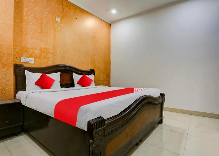Hotel O Guru Ji Residency